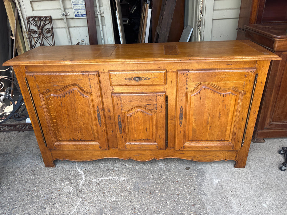 RUSTIC OAK SERVER WITH BARREL HINGES