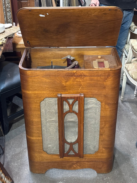 SILVER TONE RADIO/RECORD PLAYER