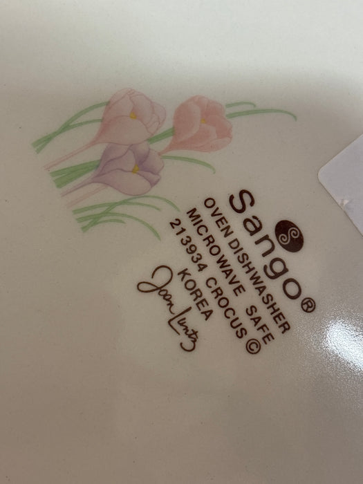 PASTEL LAVENDER KOREAN TULIP PLATE ON BLACK PLATE STAND