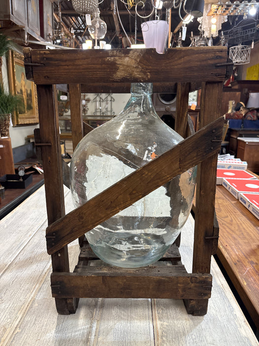 MEDIUM CLEAR BOTTLE IN CRATE
