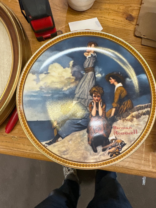 NORMAN ROCKWELL COLLECTORS PLATE "WRITING ON THE SHORE"