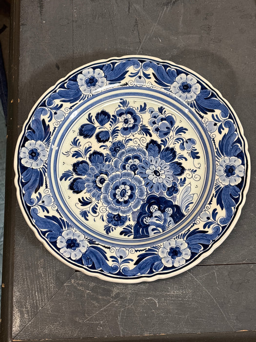 LARGE FLORAL DELFT PLATE