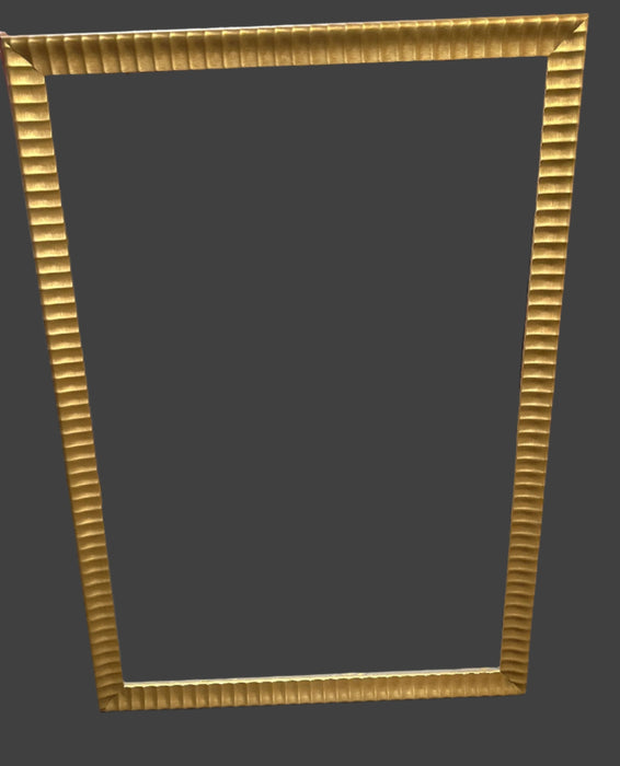 LARGE GOLD RIBBED FRAME