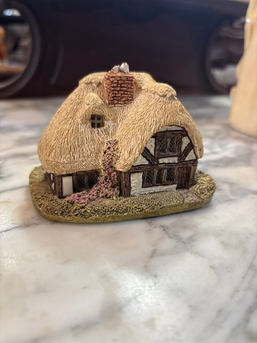 COTTSWALD COTTAGE STATUE