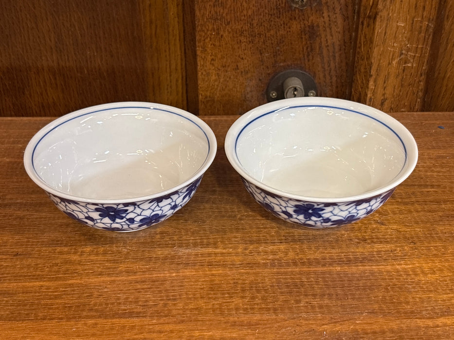 PAIR OF BLUE AND WHITE RICE BOWLS