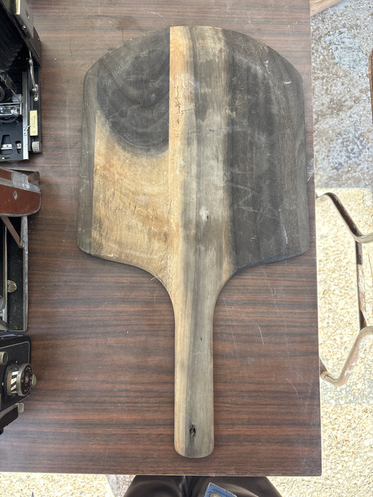 SPADE SHAPED WOOD CUTTING BOARD