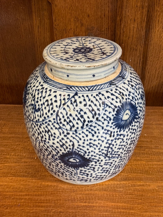 CHINESE BLUE AND WHITE GINGER JAR