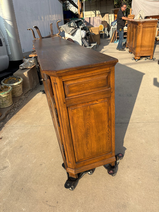 MEDIUM OAK PANEL DOOR SIDEBOARD WITH CANTED CORNERS