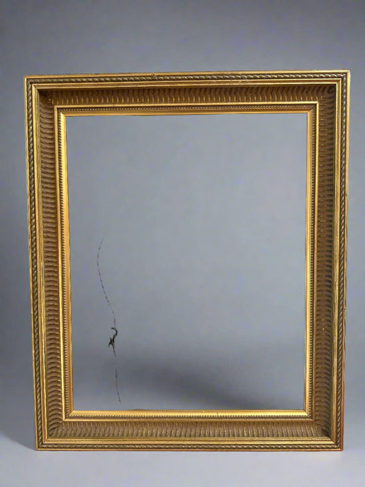 GOLD FRAME WITH FLUTES