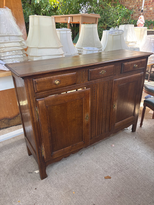 SMALL SHALLOW OAK SERVER WITH BRASS KNOBS