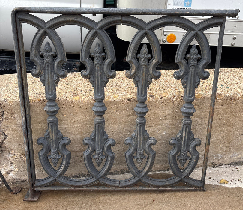 SMALL CAST IRON RAILING