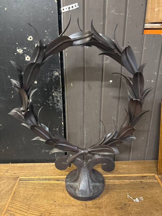 BLACK LEAF WREATH ON STAND