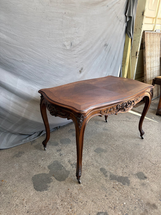 LARGE WALNUT LOUIS XV TURTLE TABLE