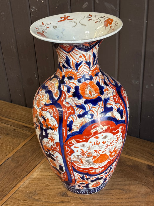 PAIR OF 19TH CENTURY JAPANESE IMARI VASES