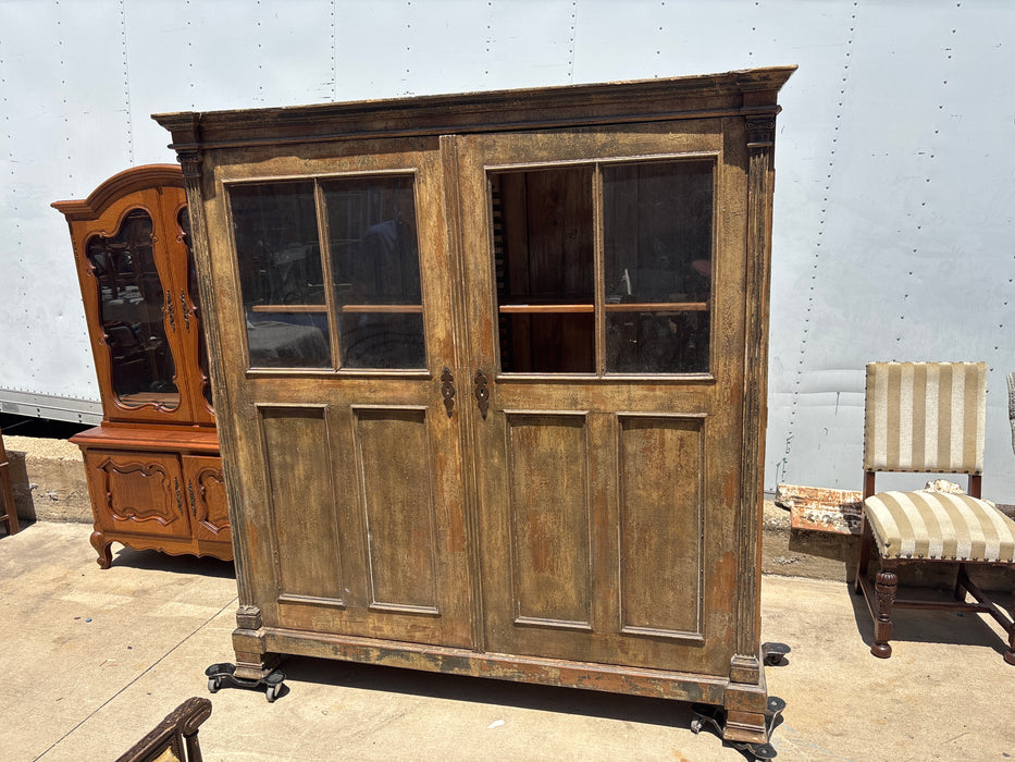 LARGE 19TH CENTURY 2 DOOE TALL CUPBOARD WITH HALF GLASS DOORS