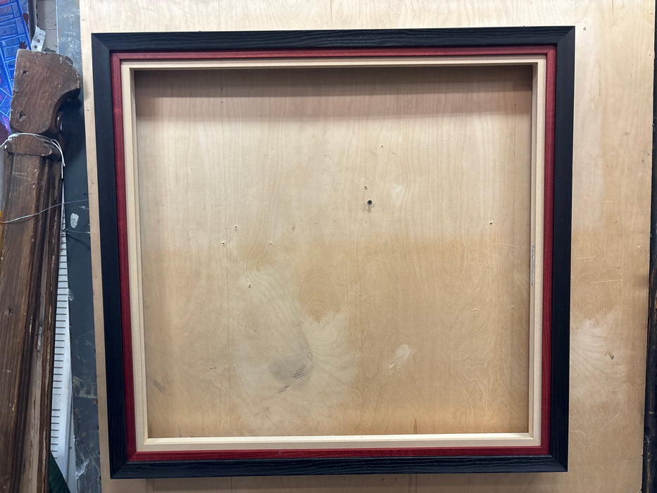 MEDIUM BLACK FRAME WITH RED AND BEIGE LINER