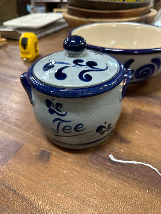 VINTAGE CERAMIC BLUE AND WHITE JAR WITH LID TEE