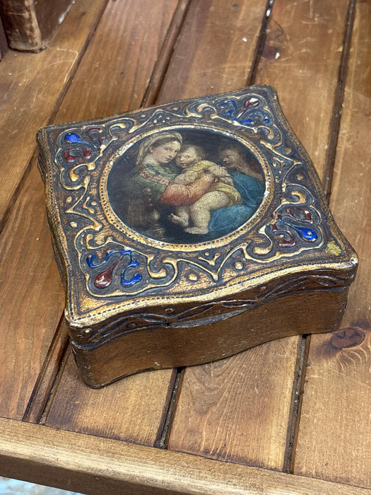 LARGE DARK GOLD, RED AND BLUE SQUARE FLORENTINE BOX WITH PORTRAIT OF FAMILY