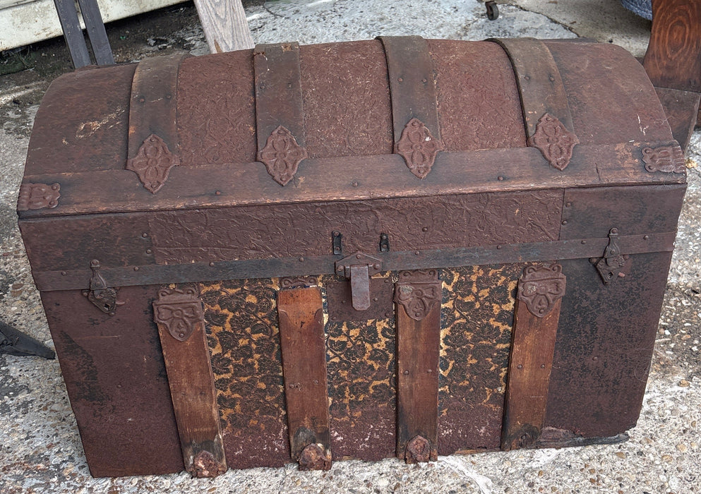 DOME TOP STEAMER TRUNK