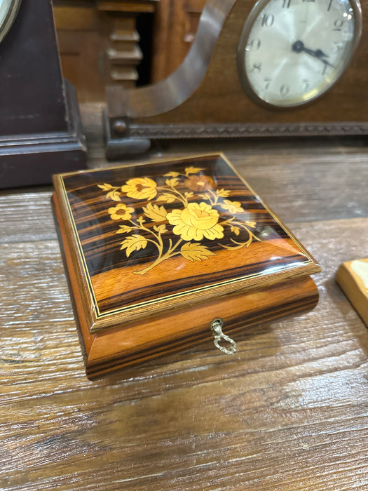 DARK BROWN WOOD MUSICAL JEWELRY BOX