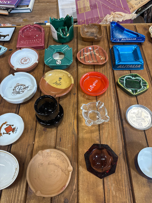 MISCELLANEOUS ASHTRAY 1 EACH OF 51