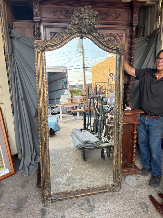 LOUIS XV GREEN GILT PUTTI CROWNED BEVELED MIRROR