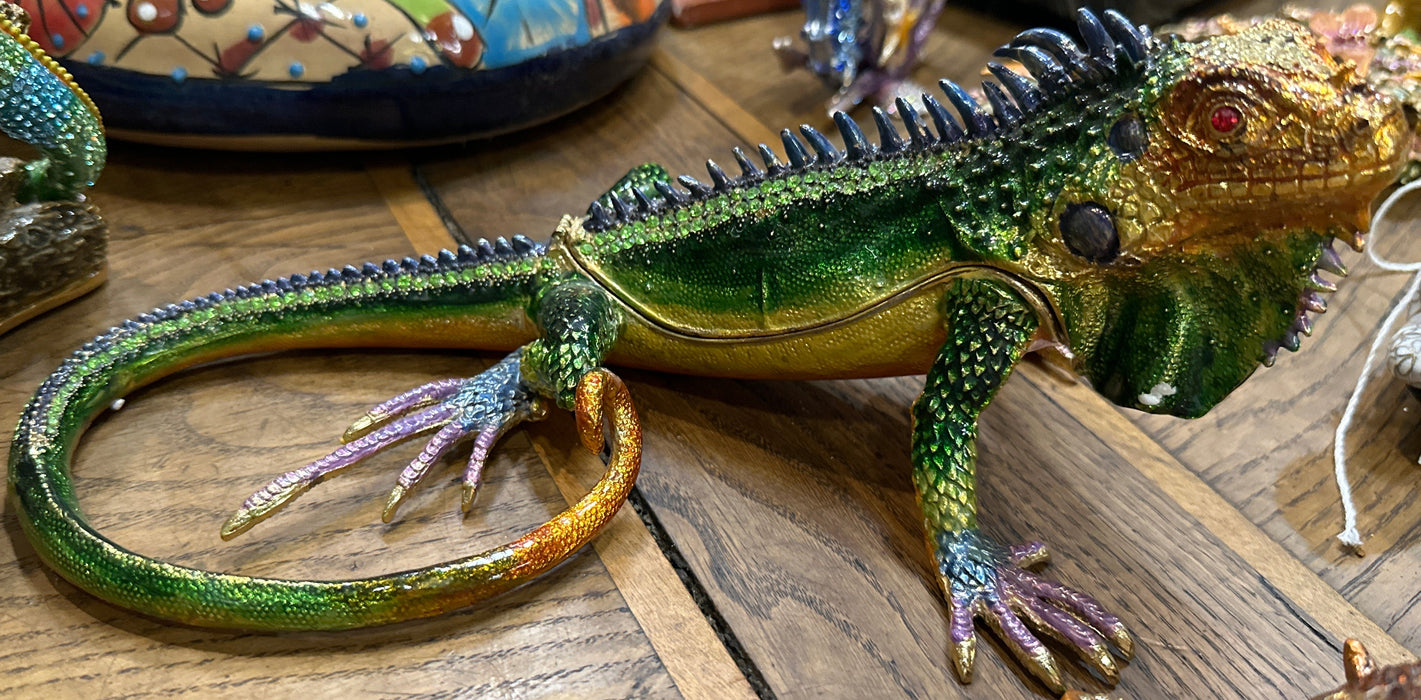 SMALL ENAMELED IGUANA BOX