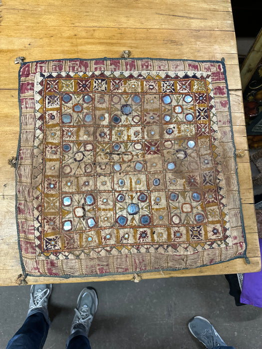 LARGE TEXTILE WITH MIRRORS