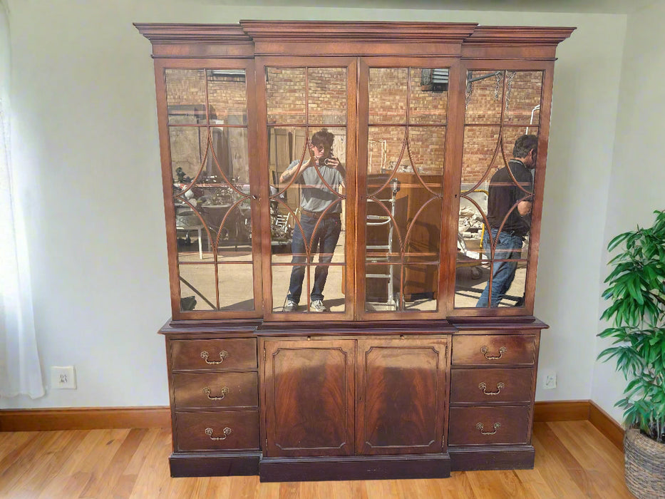LARGE FEDERAL STYLE CHINA/DISPLAY CABINET
