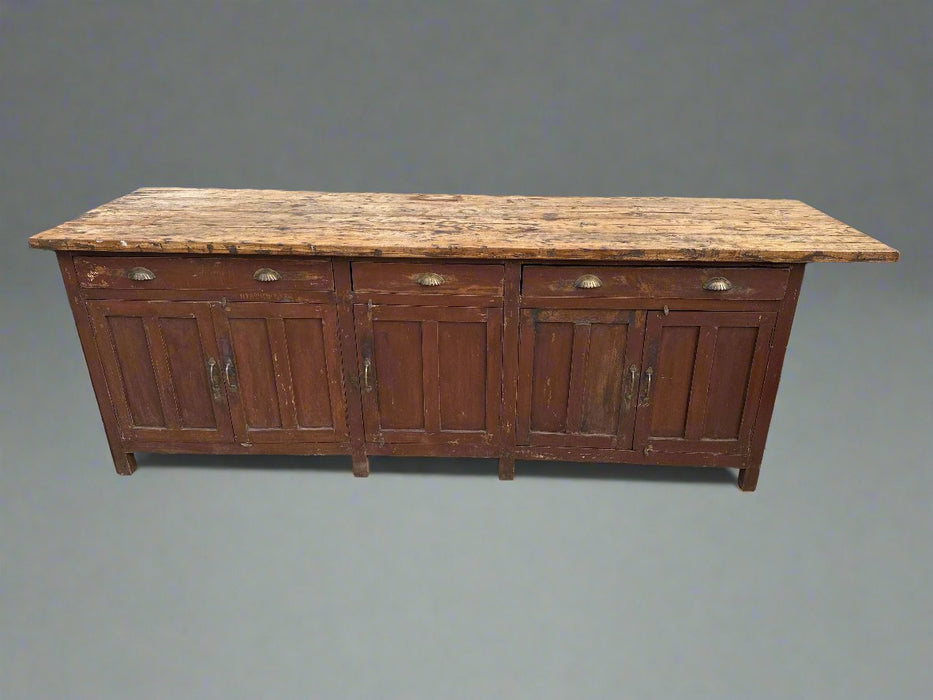 LOW PANELED COUNTER WITH DOORS