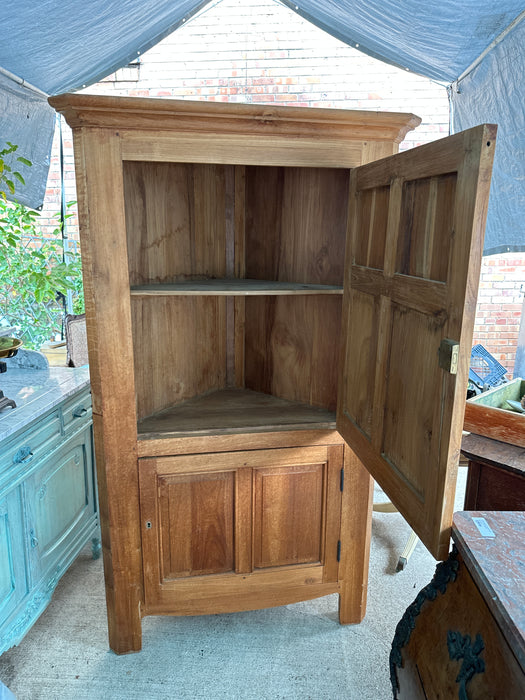 RUSTIC CORNER CABINET
