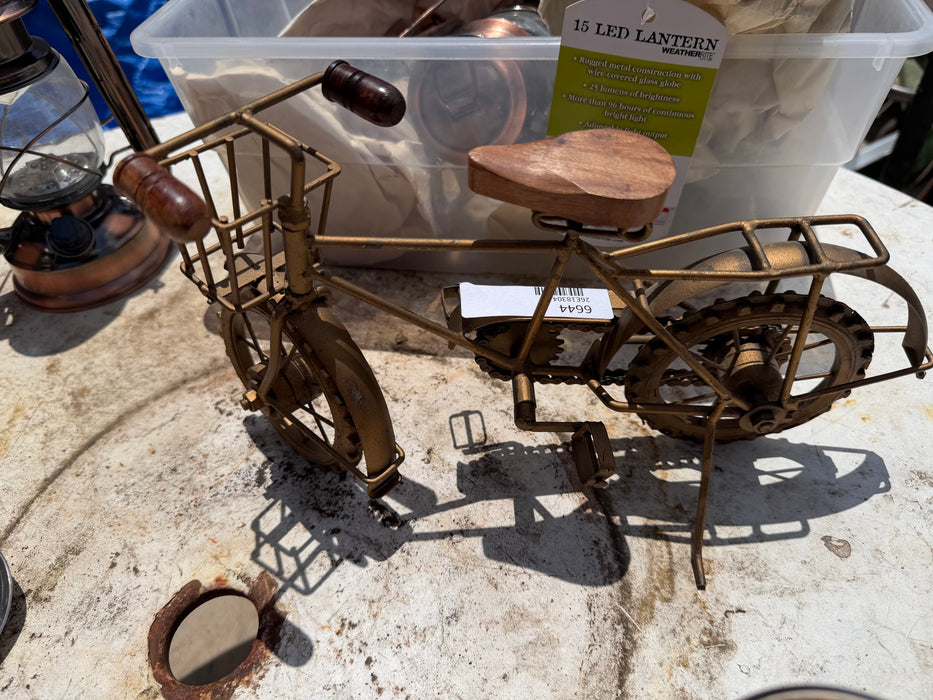 METAL BICYCLE STATUE