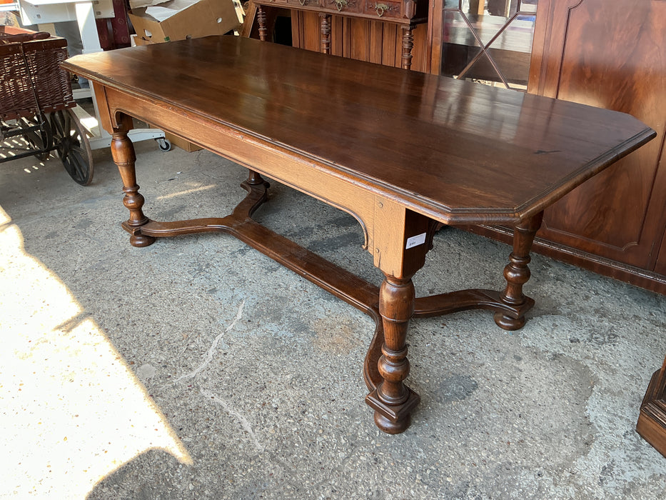 OAK PEGGED CANTED CORNER DINING TABLE