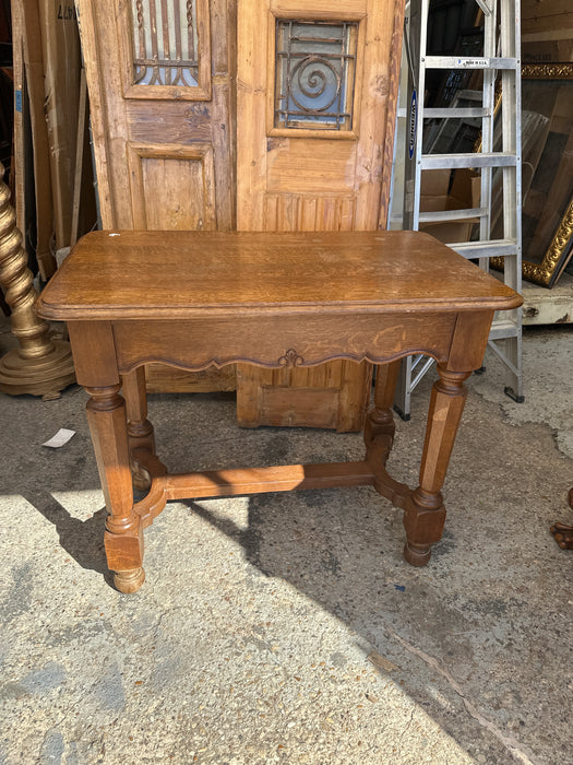 SMALL TAPERED LEG OCTAGON OAK TABLE