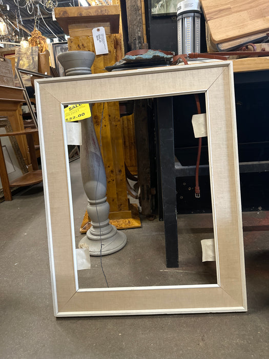 WHITE LINEN LINED FRAME