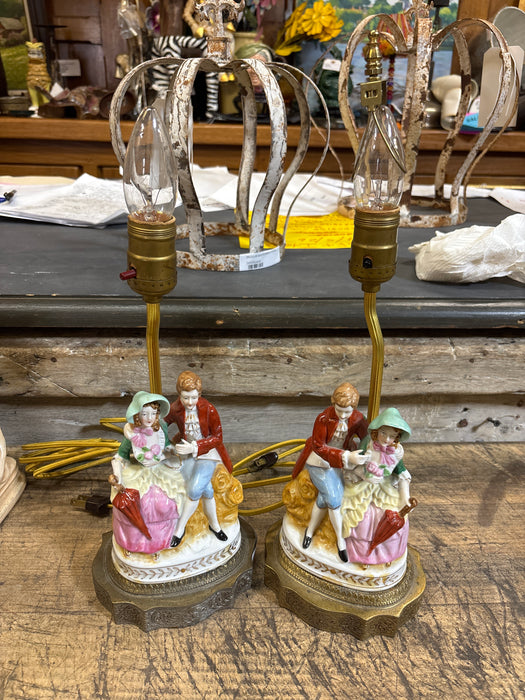 PAIR OF CERAMIC SITTING COUPLE LAMPS - AS FOUND