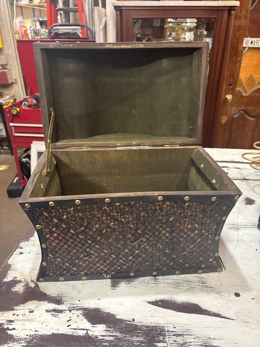DARK RATTAN BOX WITH SHAPLEY TOP AND GOLD STUDS