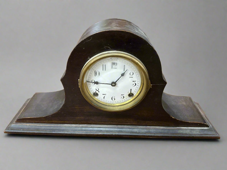 OAK MANTLE CLOCK WITH KEY