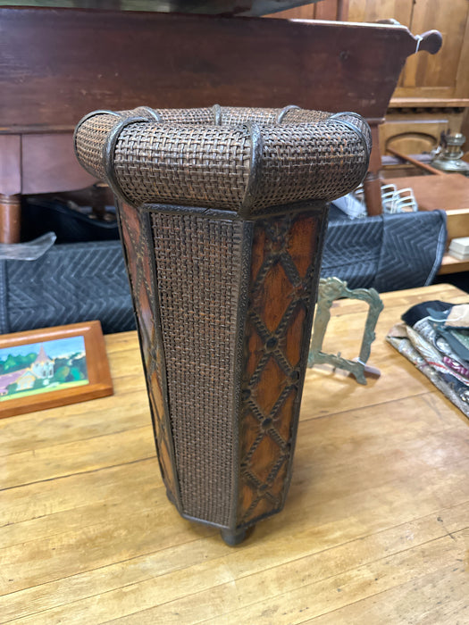 WICKER AND METAL UMBRELLA STAND