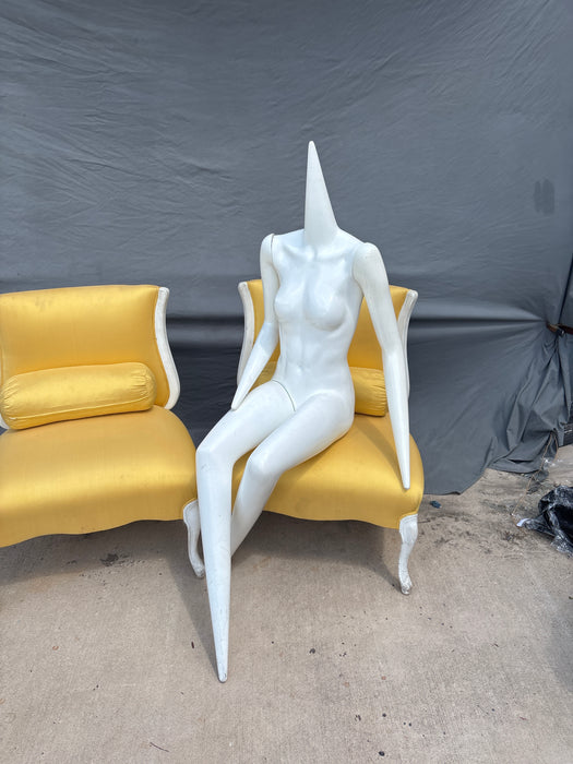 HEADLESS WHITE MANNEQUIN