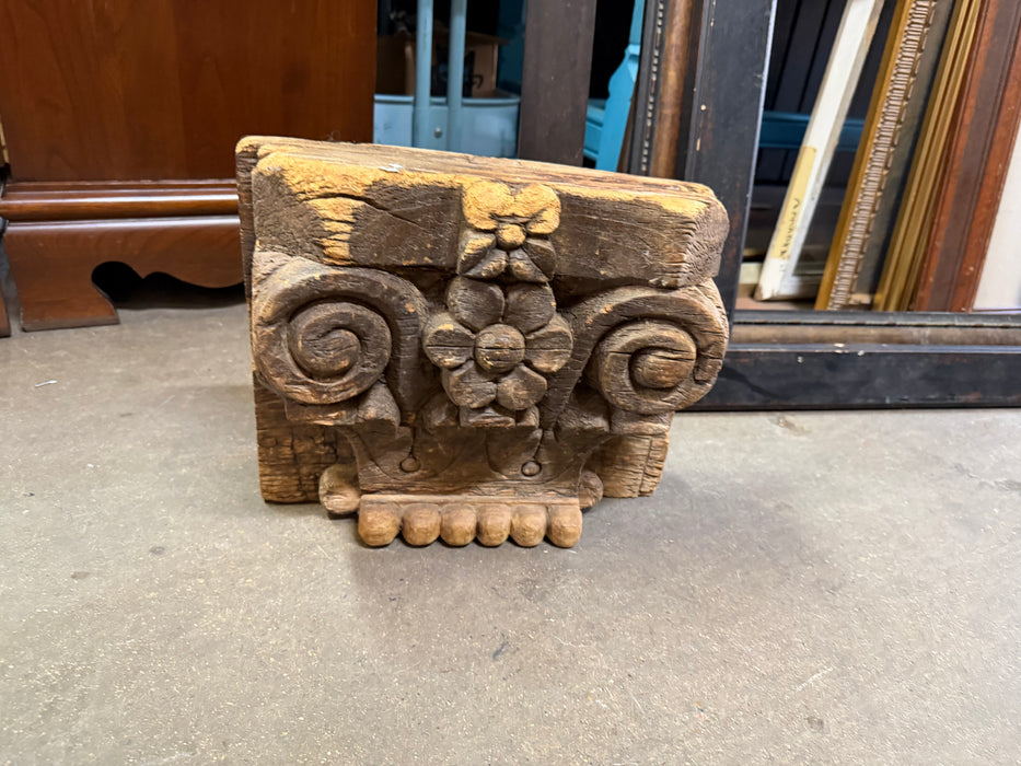 LARGE CARVED INDIAN WOOD CAPITAL