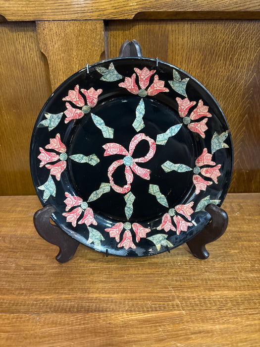 MEDIUM BLACK FRENCH GLASS PLATE - SIGNED TANIA VISICOVA