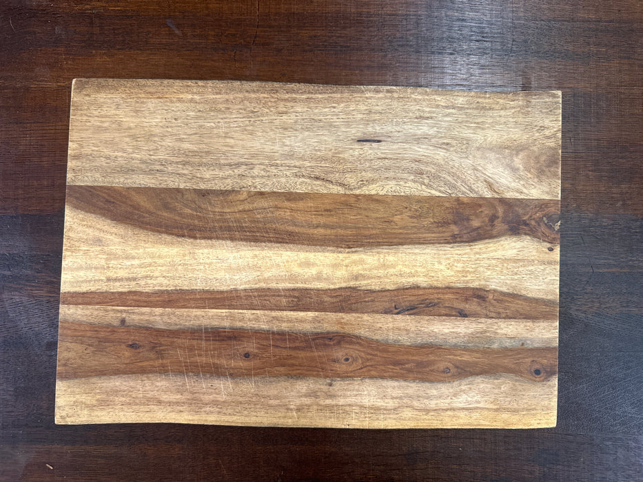 RUSTIC TWO COLOR WOOD CUTTING BOARD