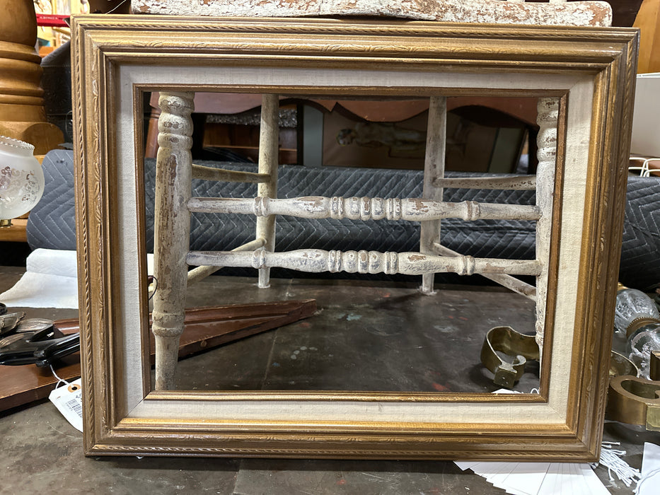 GOLD FRAME WITH LINEN FILET