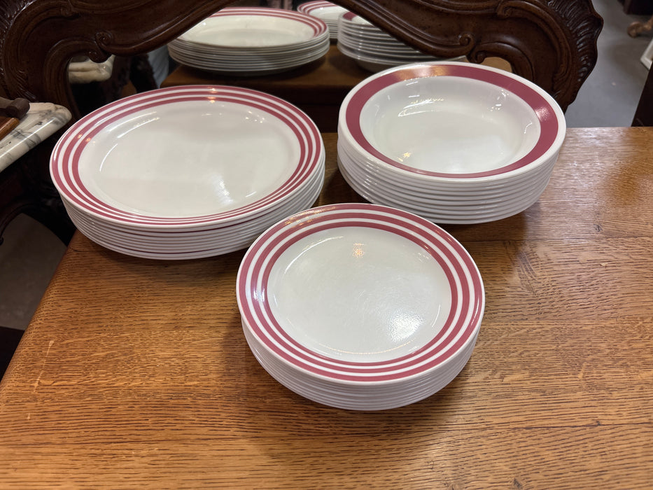 LARGE VINTAGE 30 PIECE SET OF CORELLE DINNER DISHES