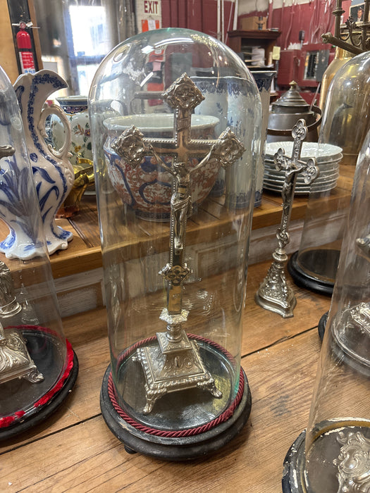 METAL CRUCIFIX WITH FLOWERS UNDER DOME
