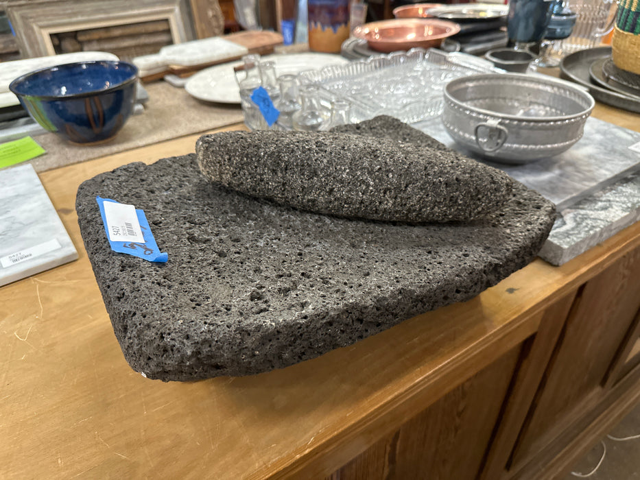 HEAVY VOLCANIC STONE MOLCAJETE
