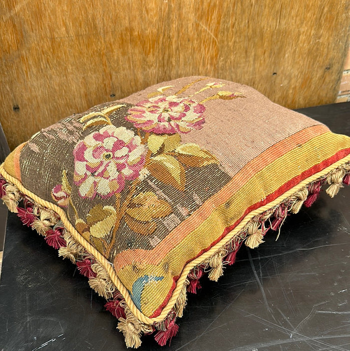 TAPESTRY PILLOW WITH TASSLES