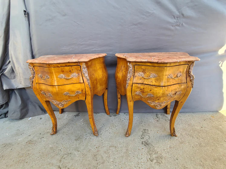 PAIR OF SMALL LIGHT BURLED BOMBE CHESTS WITH TERRACOTTA MARLBE