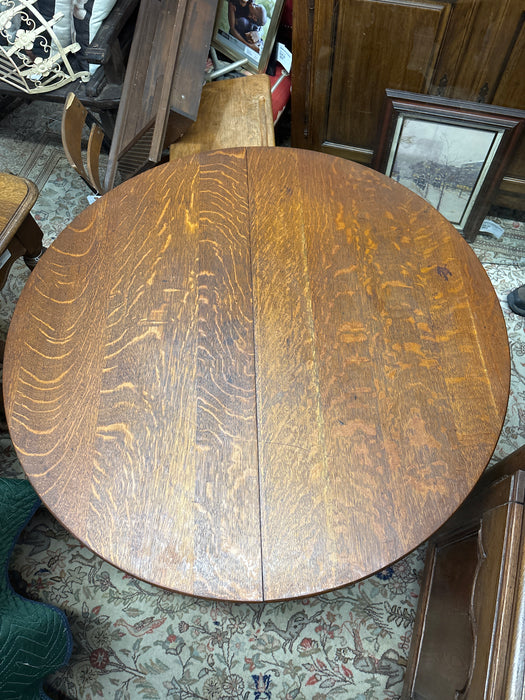 SMALL OAK DINING TABLE WITH ROUND CLAW FEET